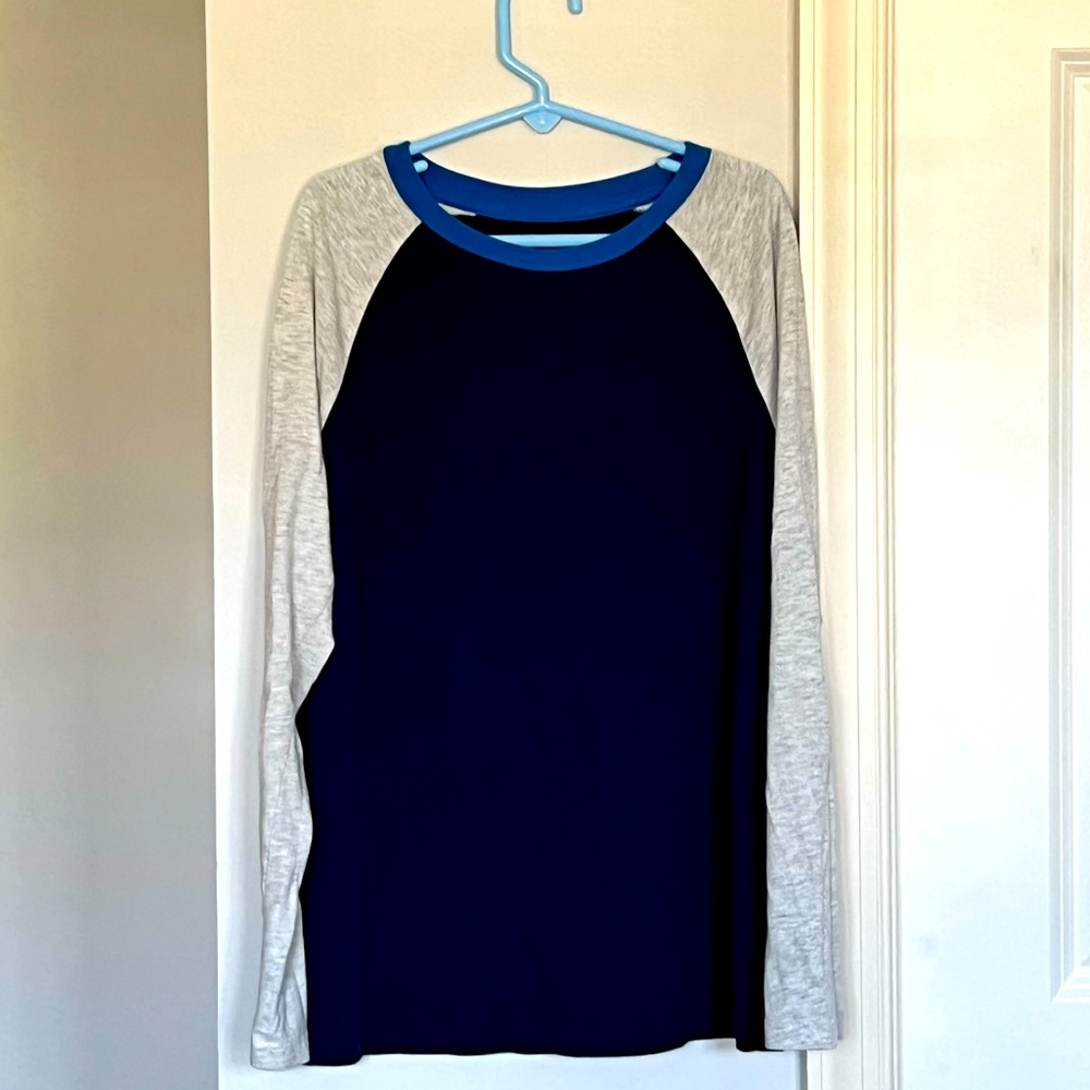 Boys Old Navy long-sleeve t-shirt L